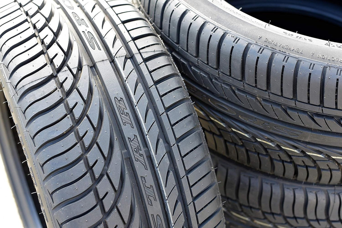 Set of 4 All-Season Performance Radial Tires 185/60R15 84H I540487